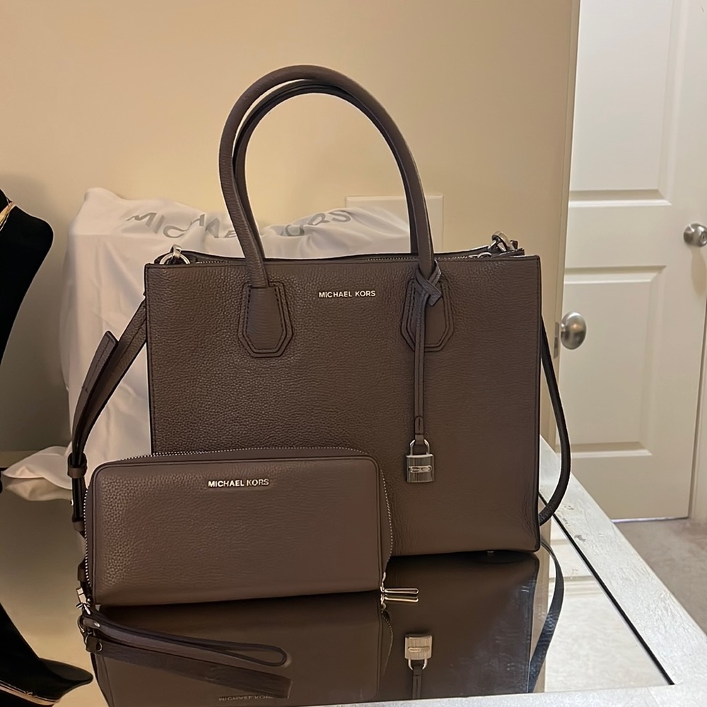 Michael kors taupe accordion medium bag with silver hardware.
